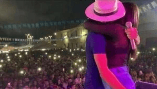 Sertanejo publica pegação com mulher na internet e acaba criando escândalo: "Sou casada"