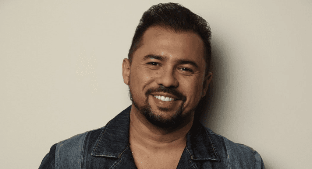 Xand Avião deixa público esperando, causa confusão e se mete no meio de show de Leonardo: "Comum"