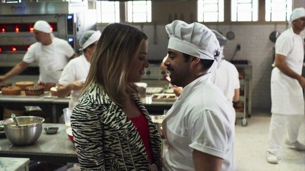 A Dona do Pedaço: Abel avança sobre Britney e tem desagradável surpresa