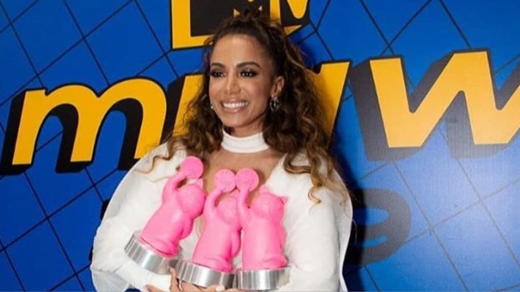 Anitta, após polêmica, fala sobre relação de Pedro Scooby e filhos