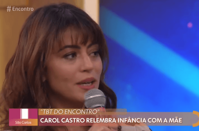 Carol Castro vai aos prantos ao rever mãe no Encontro: 'Te amo'