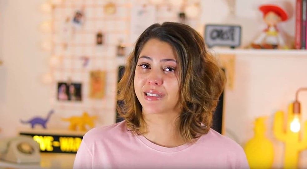 Dora Figueiredo, aos prantos, conta atitude destruidora do namorado: "Mais fraca que já conheci"