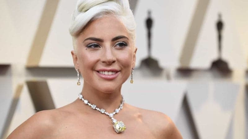 Lady Gaga é flagrada aos beijos com famoso após rumores e imagens repercutem