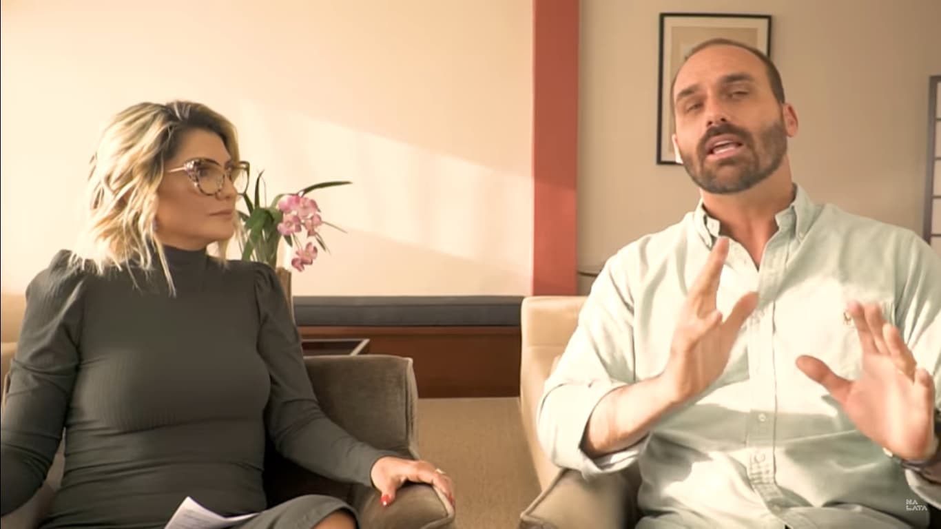 Em entrevista para Antonia Fontenelle, Eduardo Bolsonaro dá sua opinião sobre casamento gay e deixa apresentadora sem graça: "Casamento é procriar" Em entrevista para Antonia Fontenelle, Eduardo Bolsonaro dá sua opinião sobre casamento gay e deixa apresentadora sem graça: "Casamento é procriar"