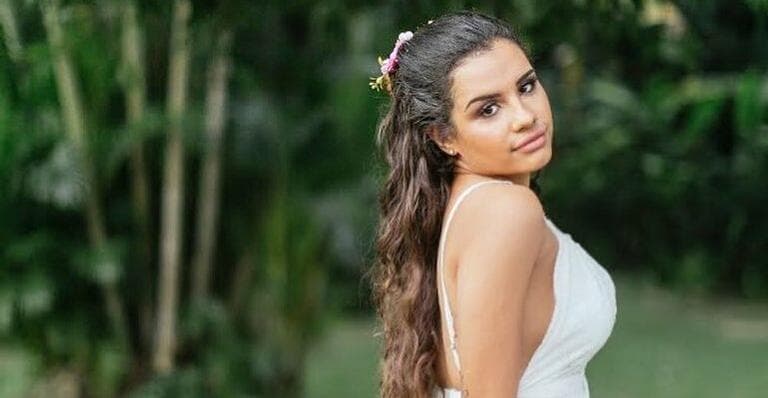 Alinne Araújo tem vídeo revelador no qual se casa sozinha exposto e imagens são impactantes
