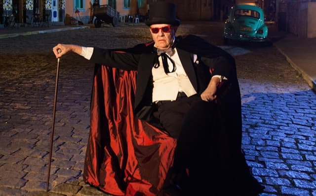 Globo traz de volta Ney Latorraca vivendo personagem de sucesso da novela Vamp