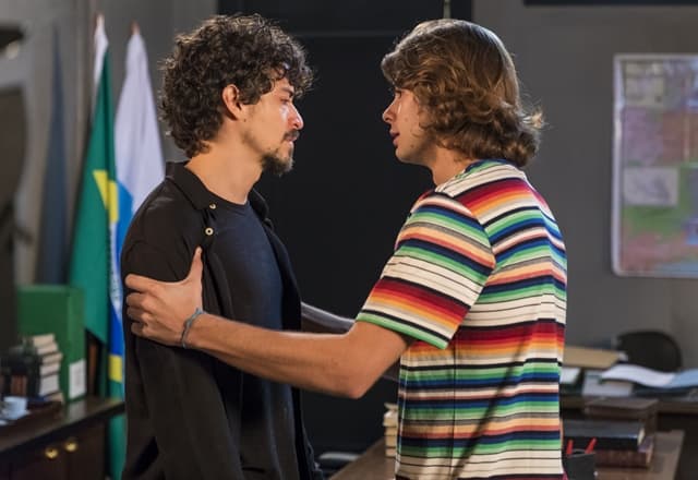 Jerônimo (Jesuíta Barbosa) e João (Rafael Vitti) têm reencontro decisivo em Verão 90 (Foto: Globo/Paulo Belote)