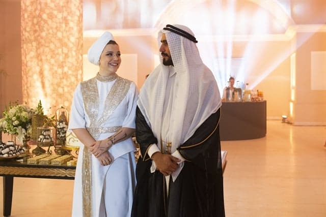 Dalila (Alice Wegmann) e Jamil (Renato Góes) no casamento em Órfãos da Terra (Foto: Globo/Artur Meninea)