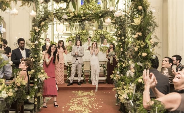 João (Rafael Vitti) e Manu (Isabelle Drummond) terminam juntos e felizes no último capítulo de Verão 90 (Foto: Globo/João Miguel Júnior) João (Rafael Vitti) e Manu (Isabelle Drummond) terminam juntos e felizes no último capítulo de Verão 90 (Foto: Globo/João Miguel Júnior)