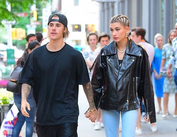 Justin Bieber ignora boatos de traição e se declara para Hayley Baldwin