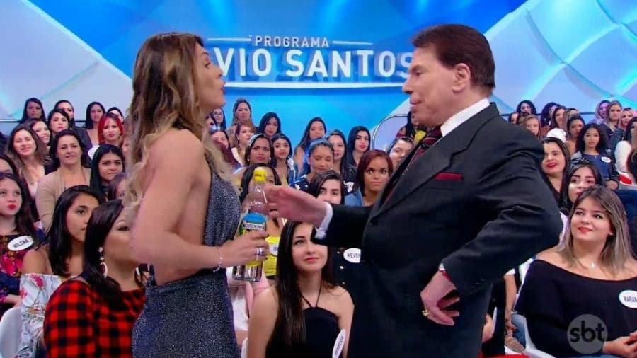 Lívia Andrade expõe Silvio Santos e causa com declaração: "Você vai continuar pegando nos meus peitos''