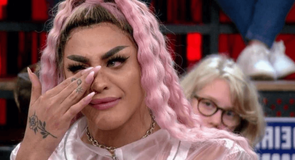Pabllo Vittar surge aos prantos após viver momento difícil e expõe motivo
