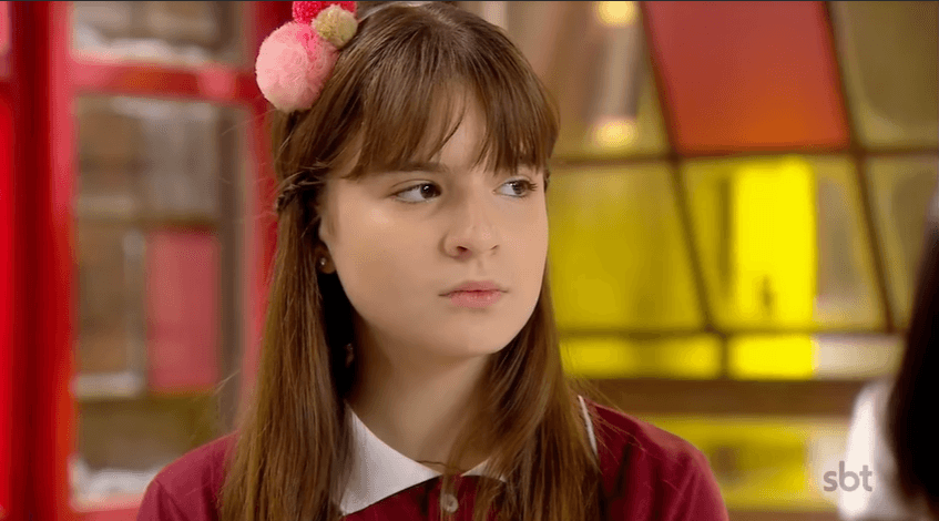 As Aventuras de Poliana: vaza cena dos bastidores onde protagonista surge em cadeiras de rodas e intriga fãs da novela