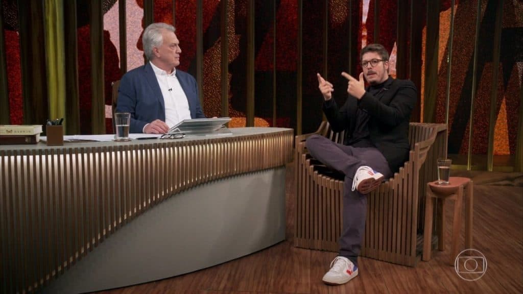Fabio Porchat em Conversa com Bial na Globo dispara: "ser gay não é o problema"