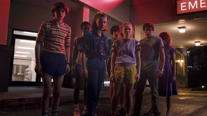 Série Stranger Things bate recorde histórico de audiência e Netflix "surta" na web