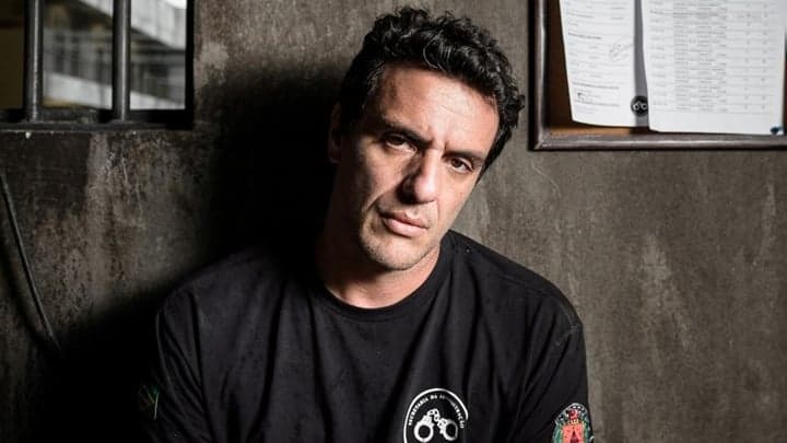 Carcereiros:  Adriano encara greve dentro de unidade prisional no último episódio da temporada