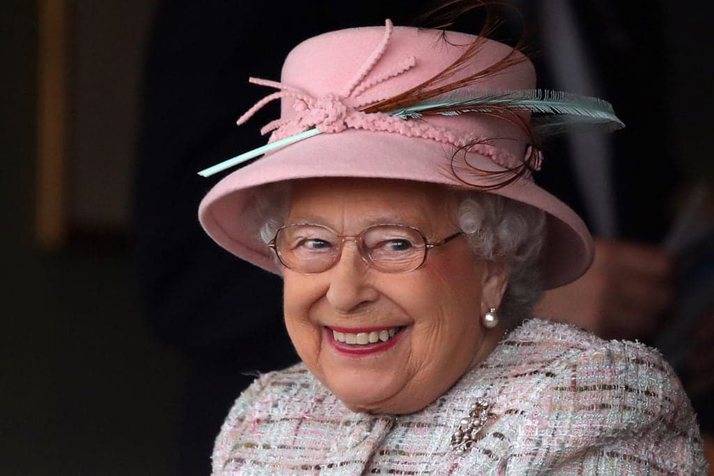 Rainha Elizabeth tem atitude inesperada e revela que vai desistir do trono; saiba quem assume