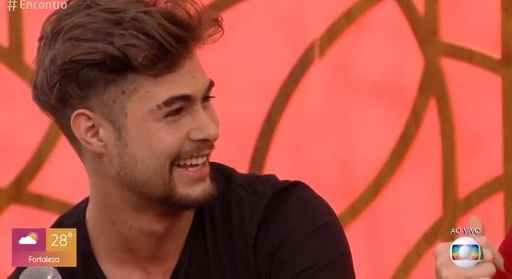 O ator Rafael Vitti participou do programa Encontro com Fátima Bernardes na manhã desta sexta-feira, 26 de julho, e comentou sobre seu relacionamento com Tatá Werneck (Foto: Divulgação / TV Globo) O ator Rafael Vitti participou do programa Encontro com Fátima Bernardes na manhã desta sexta-feira, 26 de julho, e comentou sobre seu relacionamento com Tatá Werneck (Foto: Divulgação / TV Globo)
