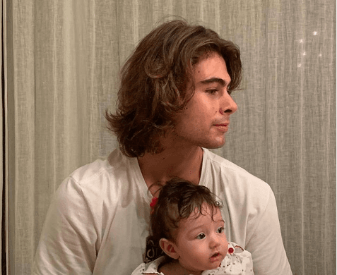 Rafael Vitti segura neném, encanta público e revela nome escolhido: 'Rosa'