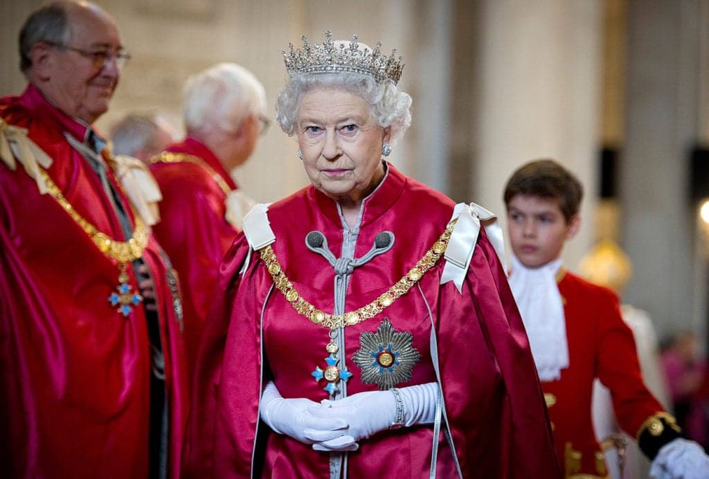 Homem invade palácio de Buckinghan e deixa rainha Elizabeth em desespero; saiba tudo
