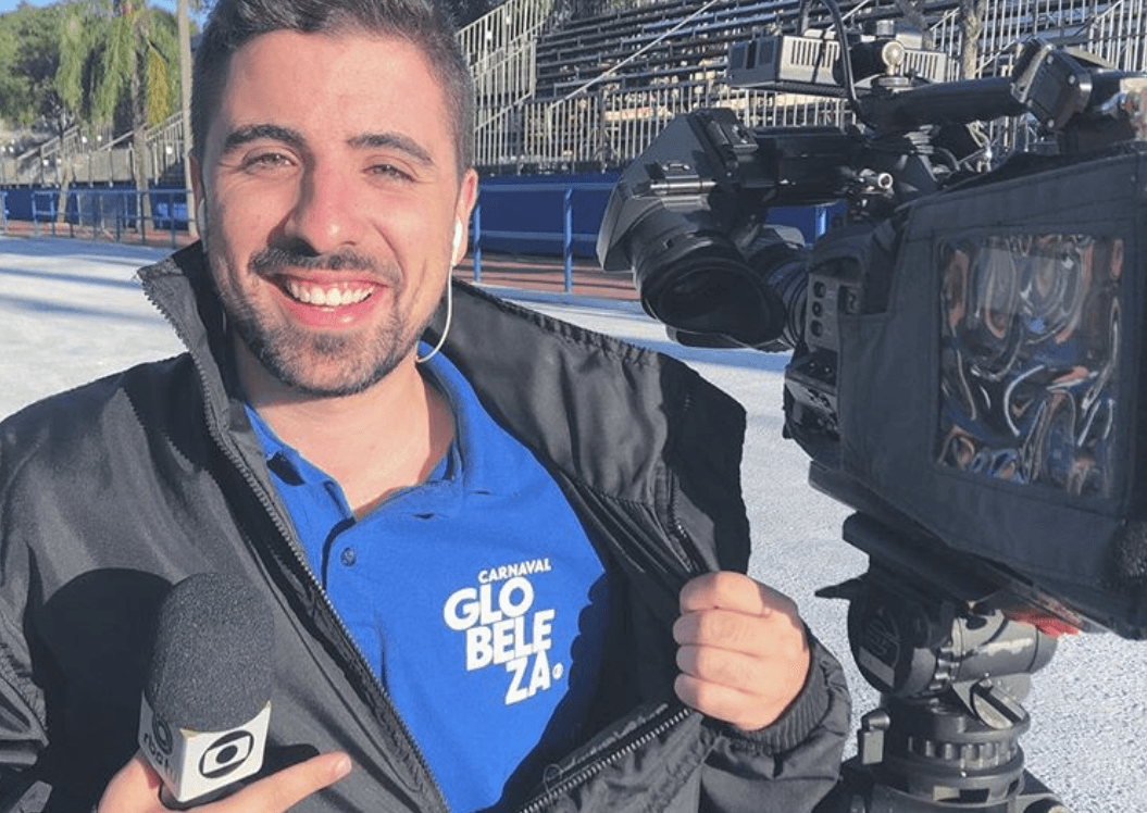 Mateus Marques, repórter da RBS TV, foi derrubado ao vivo (Foto: Reprodução) Mateus Marques, repórter da RBS TV, foi derrubado ao vivo (Foto: Reprodução)