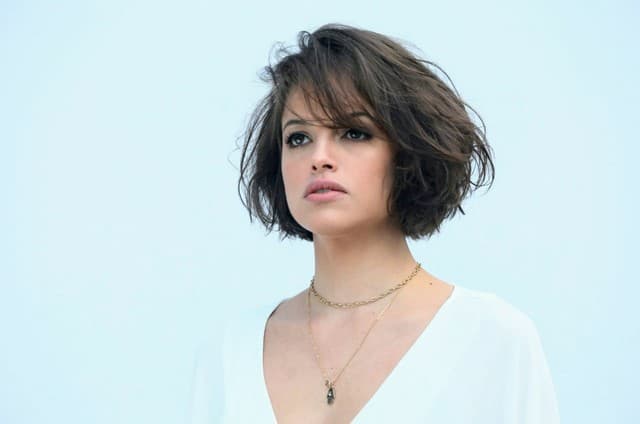 Agatha Moreira é vista em foto com rosto todo machucado e se pronuncia em rede social