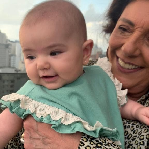 Leda Nagle é só amor pela neta, a pequena Zoe (Foto: Reprodução Leda Nagle é só amor pela neta, a pequena Zoe (Foto: Reprodução