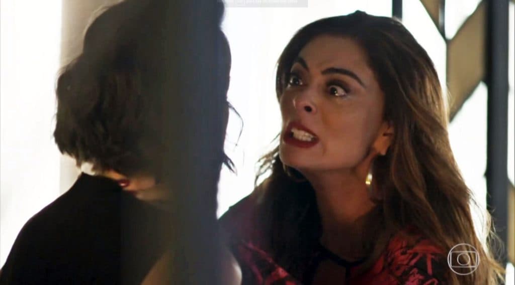 Maria da Paz deu surra na filha Josiane (Agatha Moreira) na novela A Dona do Pedaço. (Foto: Reprodução) Maria da Paz deu surra na filha Josiane (Agatha Moreira) na novela A Dona do Pedaço. (Foto: Reprodução)