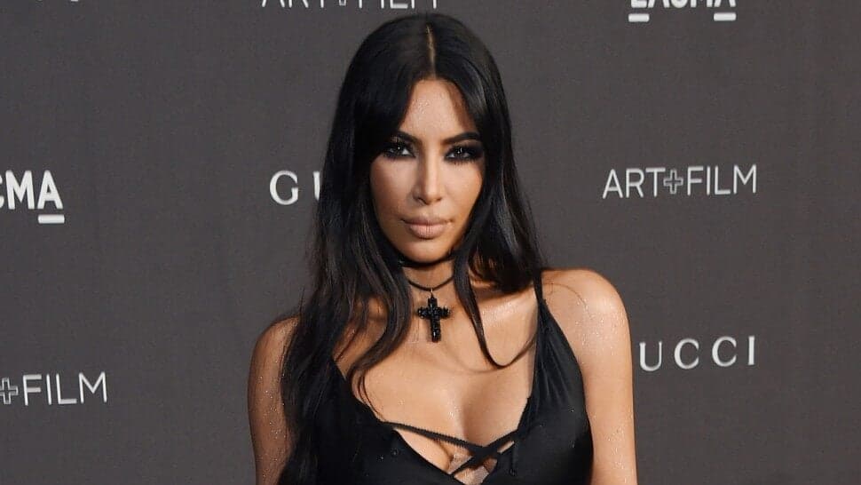 Kim Kardashian abusa do photoshop e vira piada por conta de foto polêmica