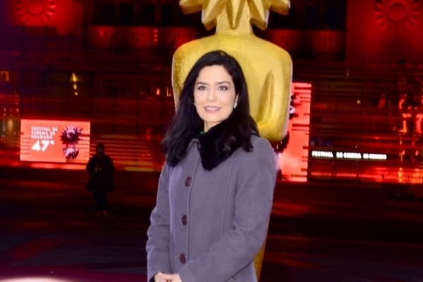 Letícia Sabatella tenta fugir, mas fica cara a cara com ex-marido no palco e gera climão