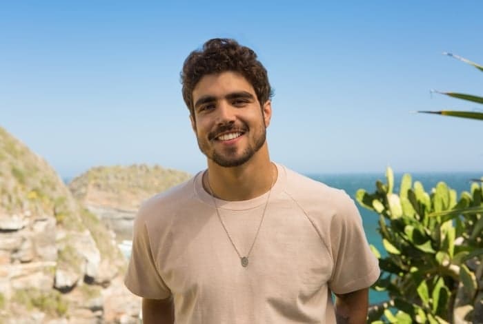 Caio Castro compartilha momento ousado, fãs se desesperam e alertam ator: "Cuidado!"