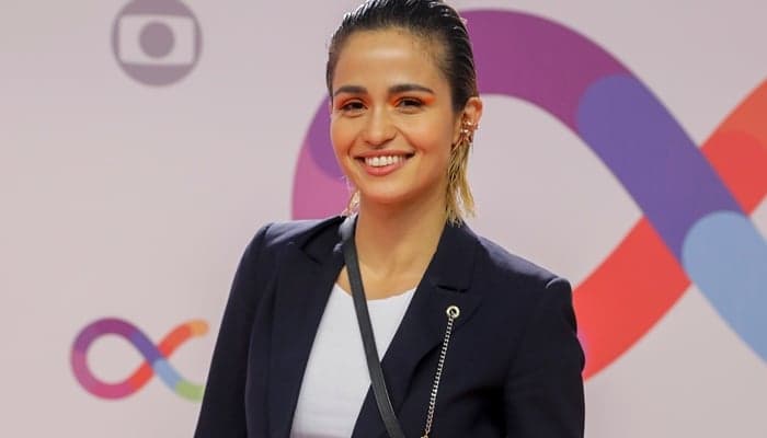 Nanda Costa surpreende em registro com a sogra