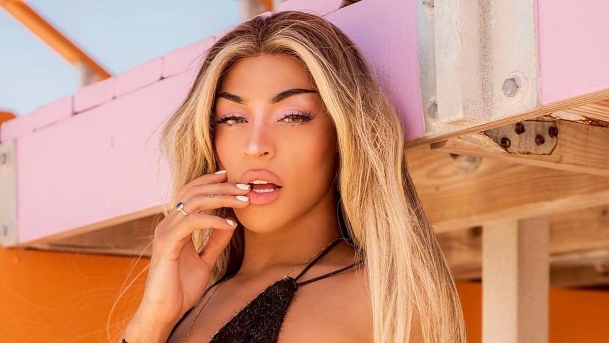A famosa cantora, Pabllo Vittar se envolvendo em uma confusão no Altas Horas da Globo (Foto: Reprodução)