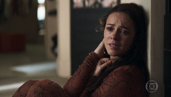 A Dona do Pedaço: Vivi decide fugir do Brasil com Chiclete, mas se dá mal