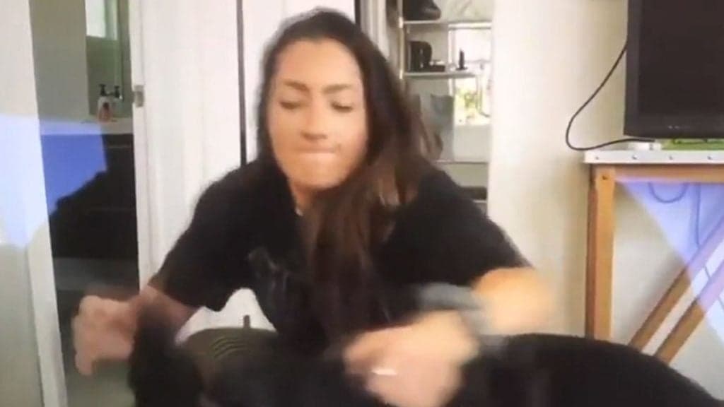 Famosa é filmada espancando cachorro, vídeo vaza e gera revolta: 'Nojo'