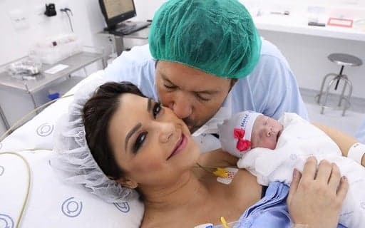 Amanda Françozo sofre retaliação após detalhe bizarro em seu parto ser vazado: "Perdeu a noção"
