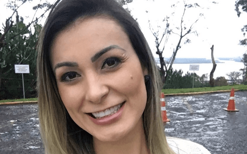 Andressa Urach pega todos de surpresa e revela quem é o seu verdadeiro marido misterioso