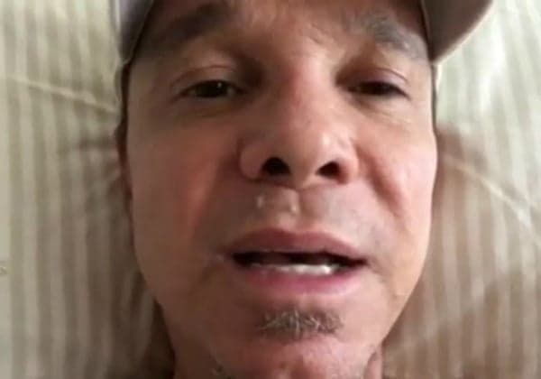 Cantor Netinho é internado em hospital, passa por cirurgia no Instagram e deixa fãs preocupados