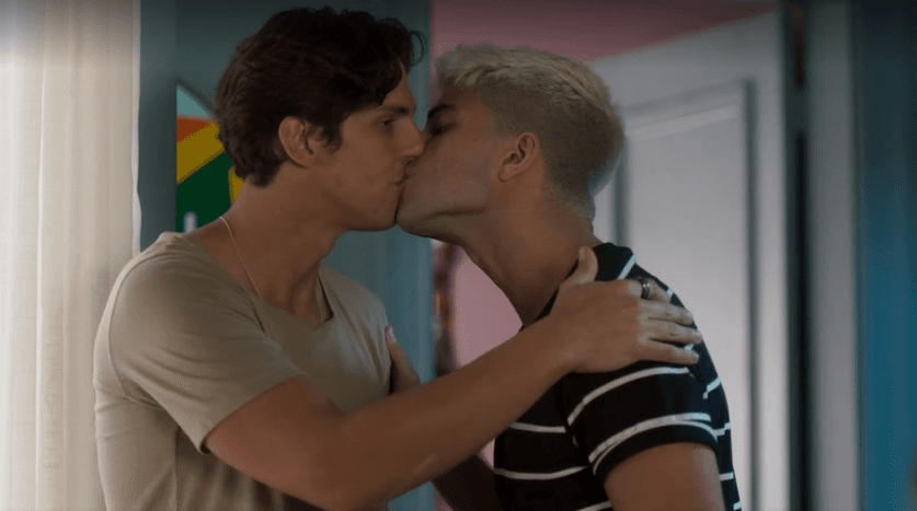 Globo exibe beijo gay em "Bom Sucesso" e público tem reação completamente inesperada