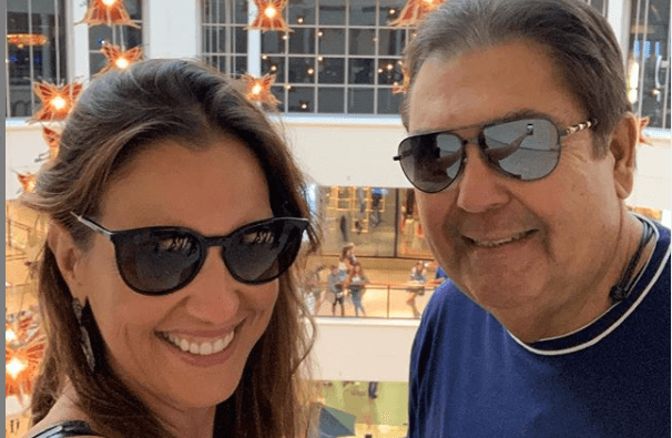 Aos 42 anos, mulher de Fausto Silva pega público de surpresa e surge em foto íntima
