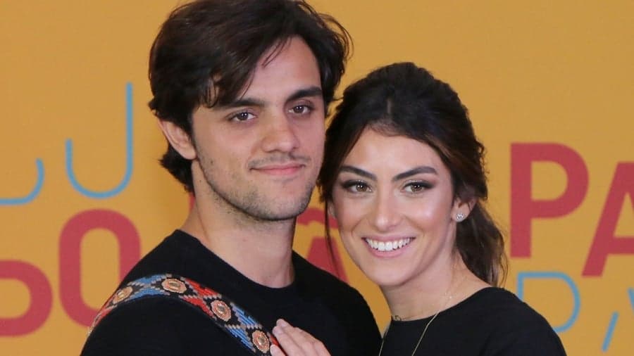 Felipe Simas anuncia terceira gravidez da esposa Mariana Uhlmann de maneira inusitada