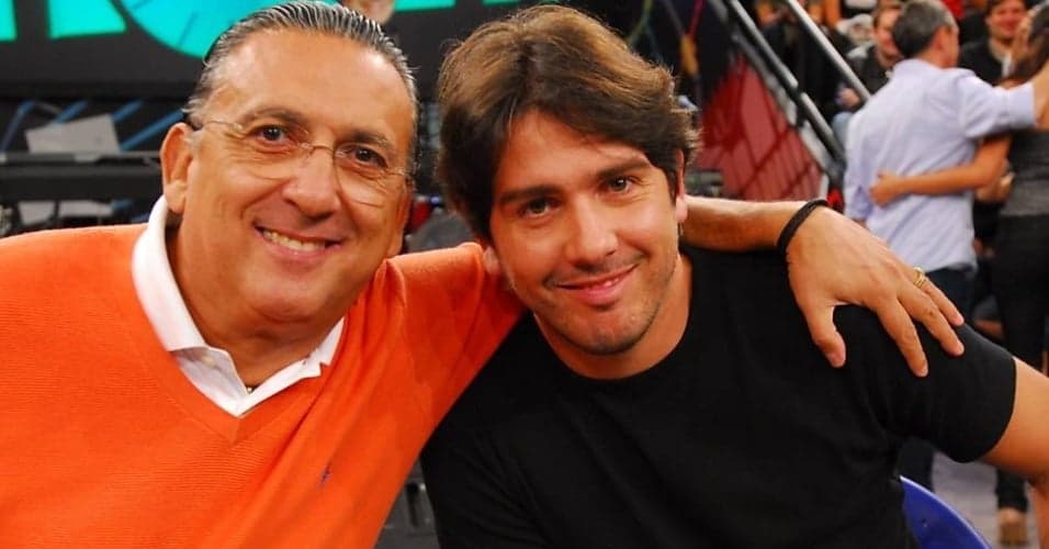 Galvão Bueno voltará a narrar a corrida do filho Cacá Bueno após 15 anos na Globo