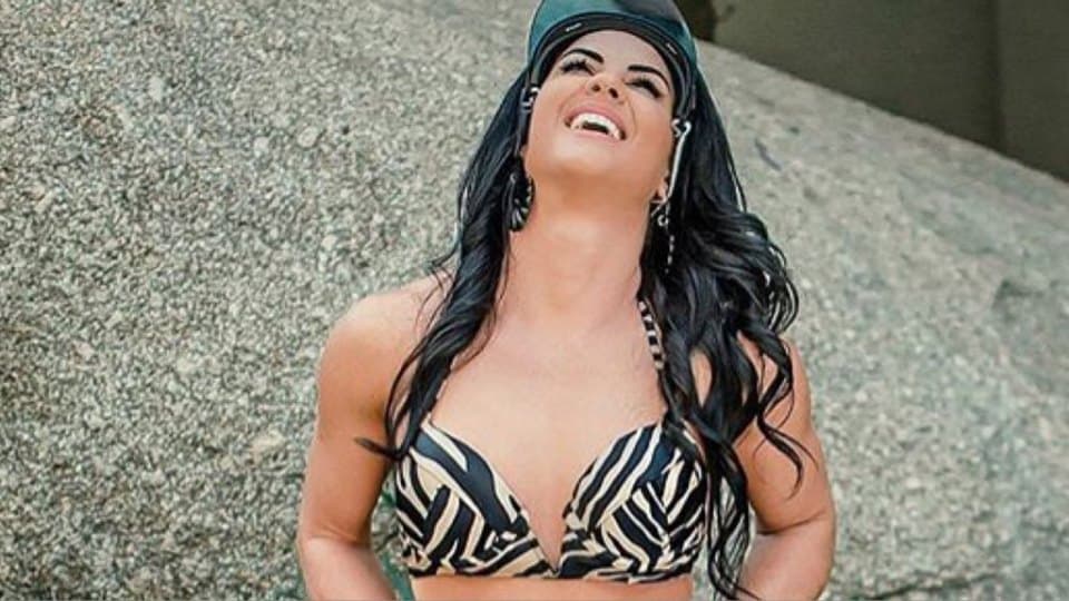 Graciele Lacerda, noiva de Zezé, é traída por vestido e tamanho exagerado é detalhado
