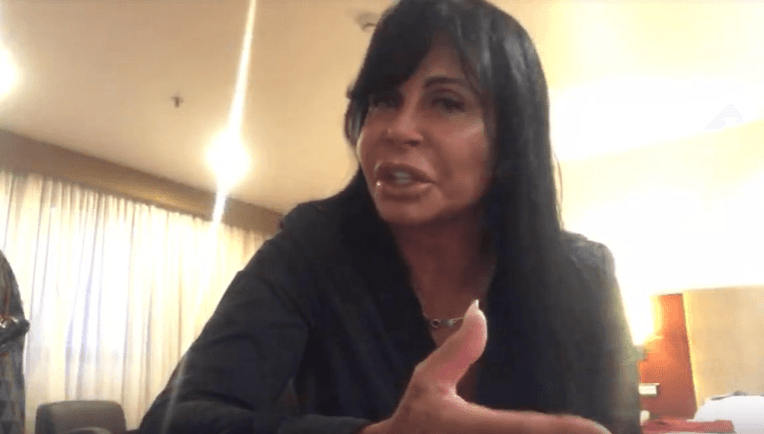 Gretchen recebe enxurrada de comentários após tomar atitude polêmica na internet e causa espanto