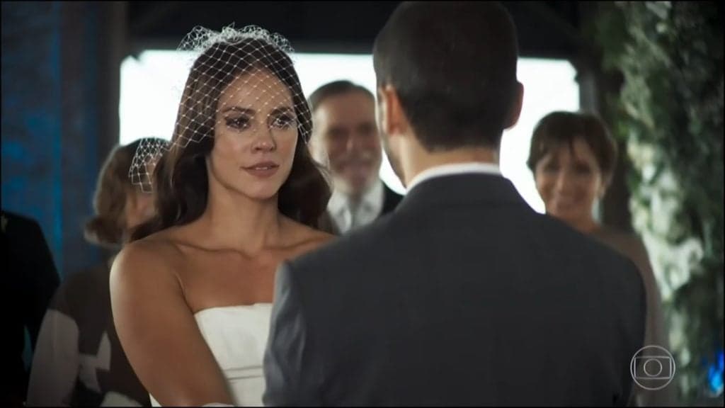 A Dona do Pedaço: Vivi larga Chiclete e retoma noivado com Camilo após humilhação
