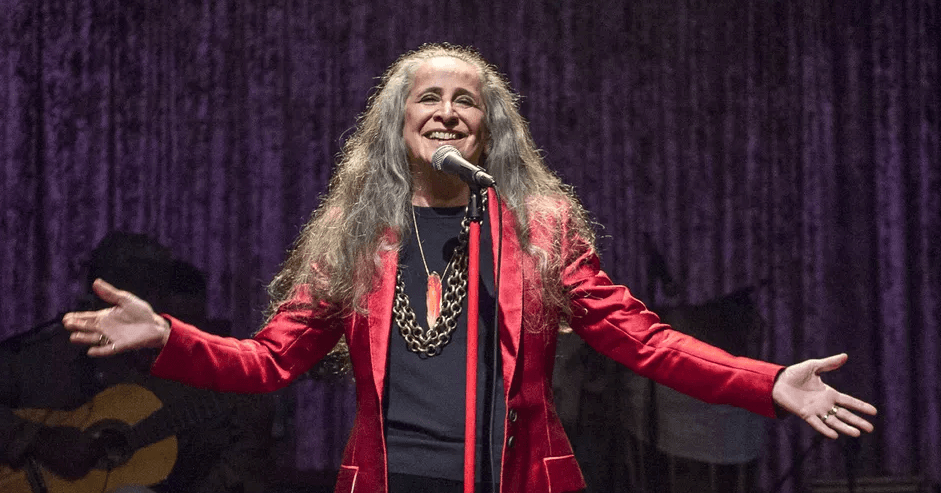 Aos 73 anos, Maria Bethânia pega todos de surpresa e entrega romance com Fábio Jr