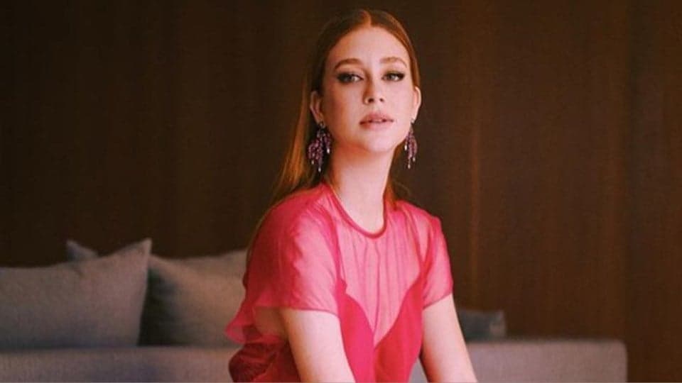 Marina Ruy Barbosa aparece com o corpo raquítico e deixa público desesperado