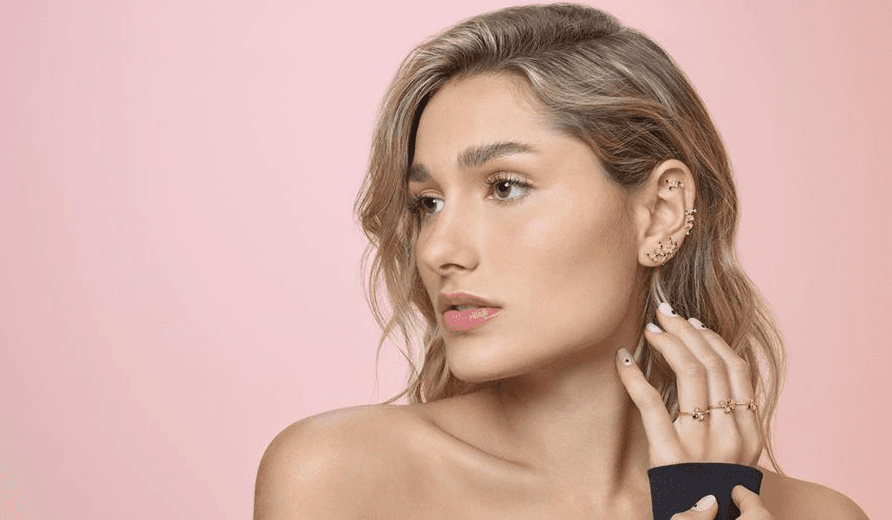 Sasha Meneghel é vista em passeia com amigos (Foto: Reprodução)