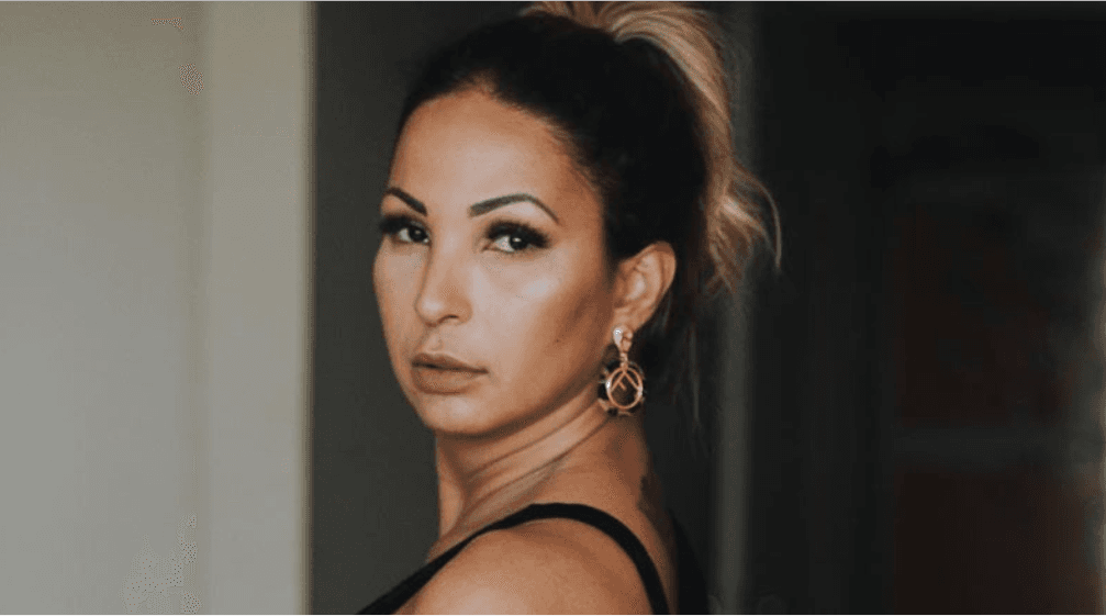 Valesca Popozuda sofre relacionamento abusivo com agressões e violência
