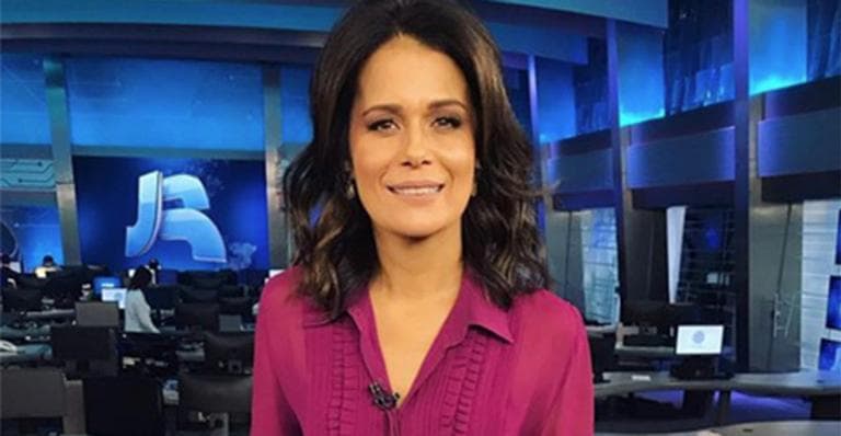 Adriana Araújo enfrenta grave problema de saúde em cobertura pela Record e faz desabafo: "Felizmente, tive ajuda"